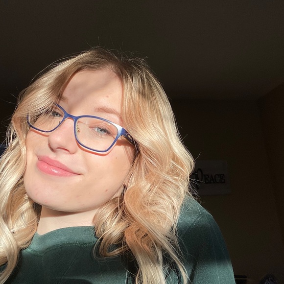 Meet your Posher, Ashley - Picture 1 of 1